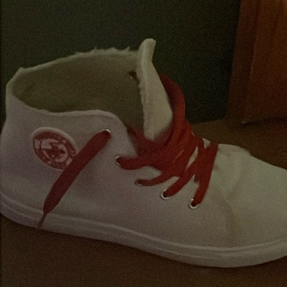 Polo red and white have no dirt